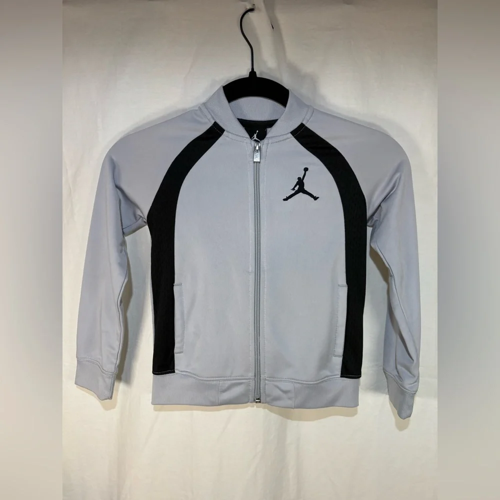 Jordan Jacket Light Gray and Black Zip-Up Boys Size Small (4-5 year)